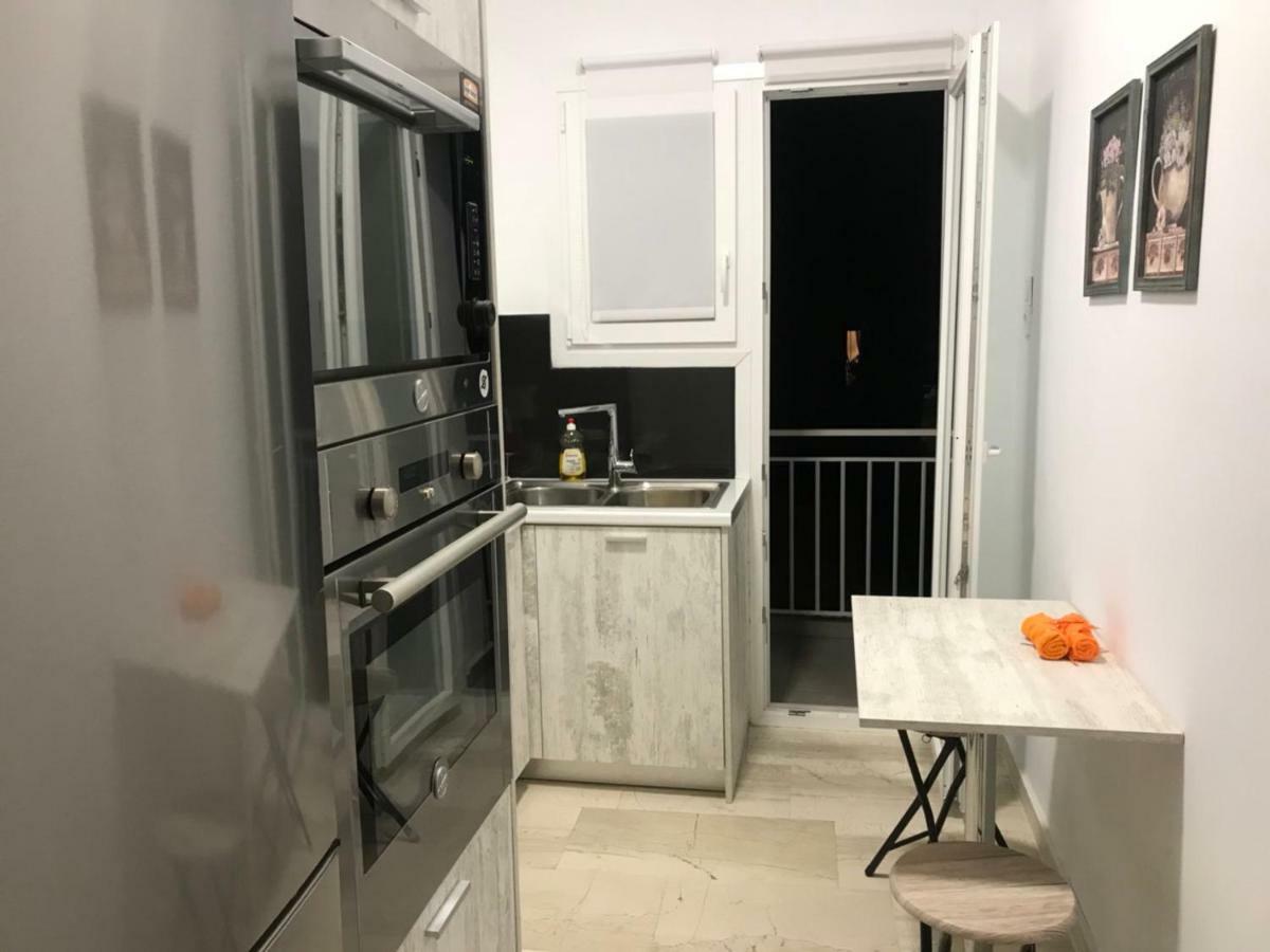 Renovated Minimal Apartment Next To Metro Athens Luaran gambar